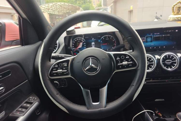 Used Mercedes-Benz GLA 2022 Facelifted GLA 200 Steering Wheel
