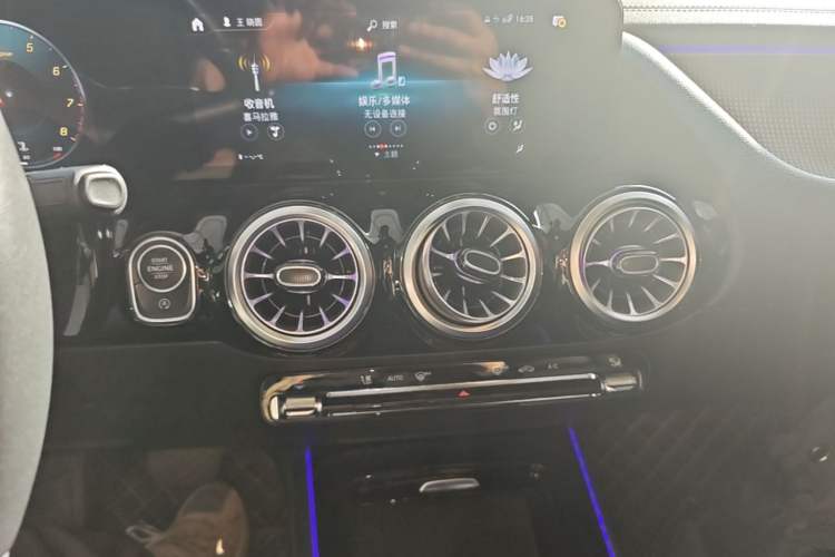 Used Mercedes-Benz GLA 2022 GLA 220 4MATIC Audio And AC Panel
