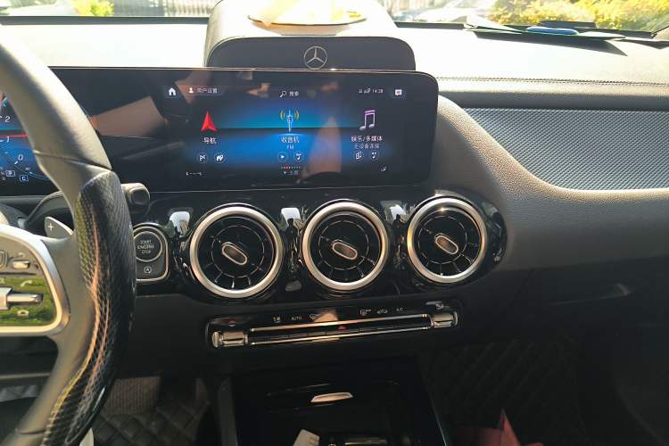 Used Mercedes-Benz GLA 2022 Second Facelift GLA 200 Audio And AC Panel