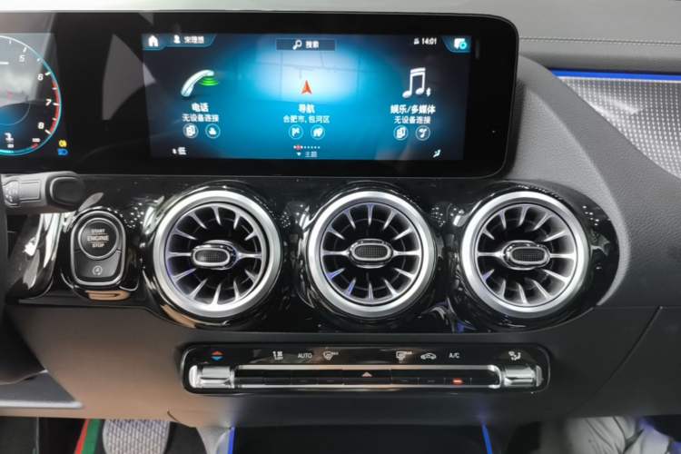 Used Mercedes-Benz GLA 2022 GLA 220 4MATIC Audio And AC Panel
