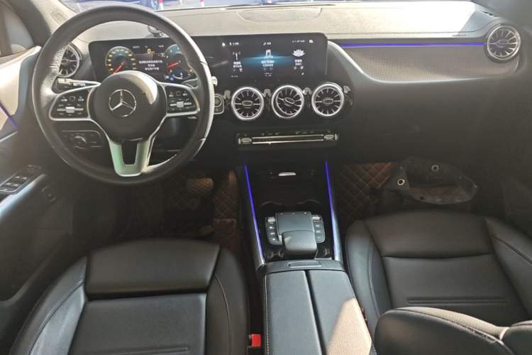 Used Mercedes-Benz GLA 2022 GLA 220 4MATIC Center Console