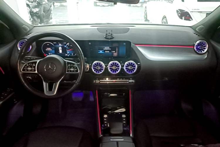 Used Mercedes-Benz GLA 2022 GLA 220 Center Console