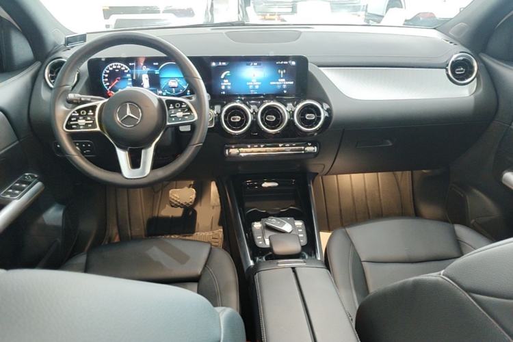 Used Mercedes-Benz GLA 2022 Second Facelift GLA 200 Center Console