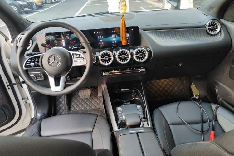 Used Mercedes-Benz GLA 2022 GLA 220 Center Console