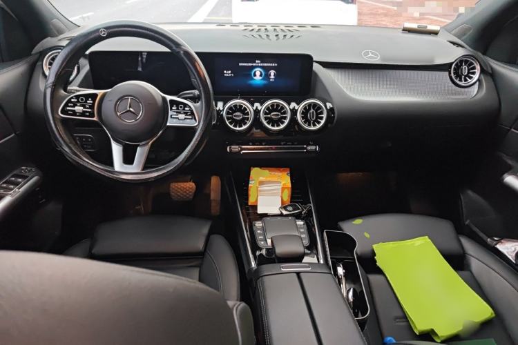Used Mercedes-Benz GLA 2022 Facelifted GLA 200 Center Console