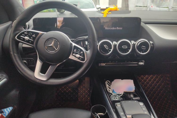 Used Mercedes-Benz GLA 2022 Second Facelift GLA 200 Center Console