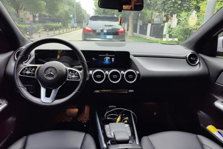 Used Mercedes-Benz GLA 2022 Facelifted GLA 200 Center Console