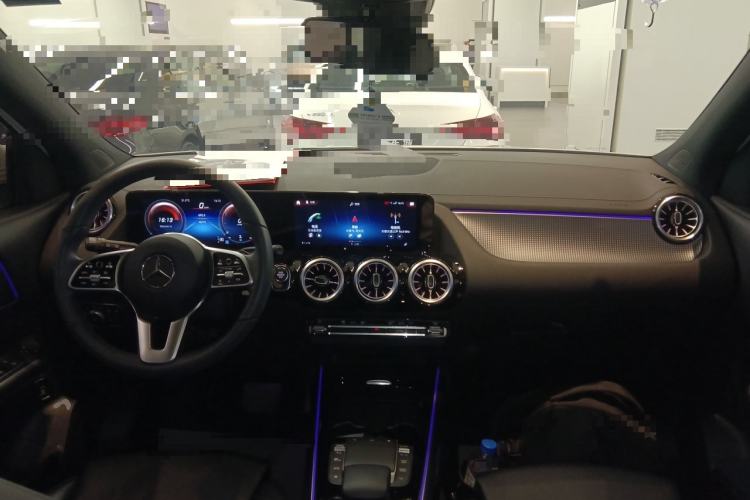 Used Mercedes-Benz GLA 2022 Facelifted GLA 200 Center Console