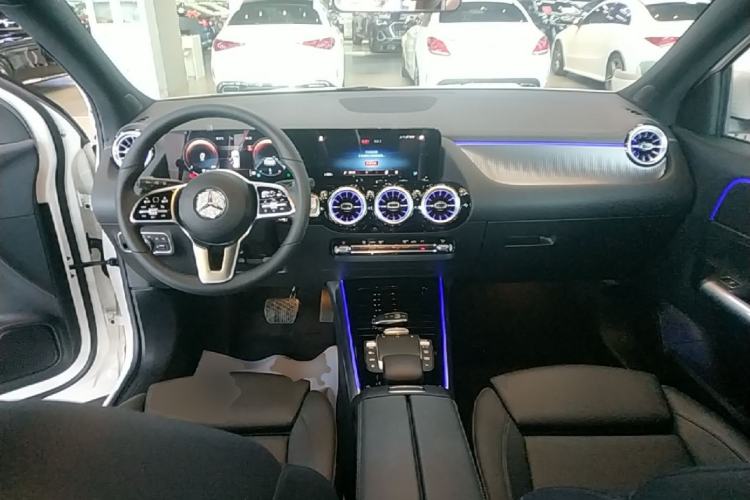 Used Mercedes-Benz GLA 2022 Facelifted GLA 200 Center Console