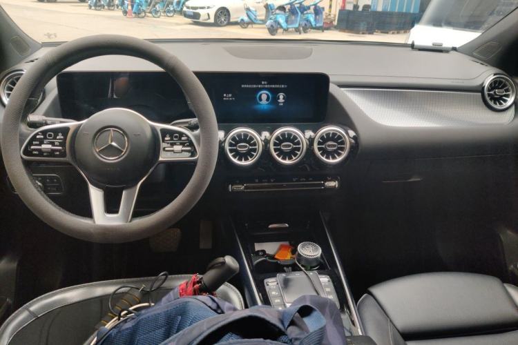 Used Mercedes-Benz GLA 2022 Second Facelift GLA 200 Center Console