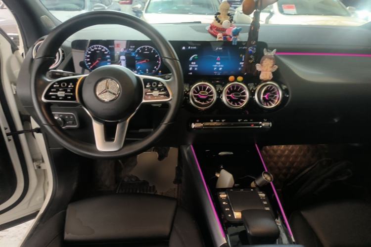Used Mercedes-Benz GLA 2022 GLA 220 Center Console