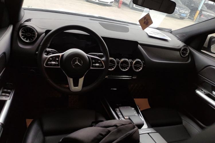 Used Mercedes-Benz GLA 2022 GLA 200 Center Console