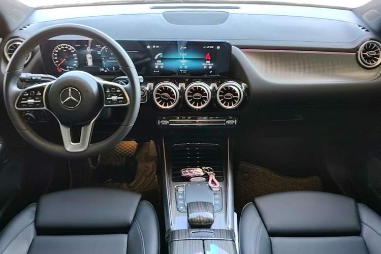 Used Mercedes-Benz GLA 2022 Facelifted GLA 200 Center Console