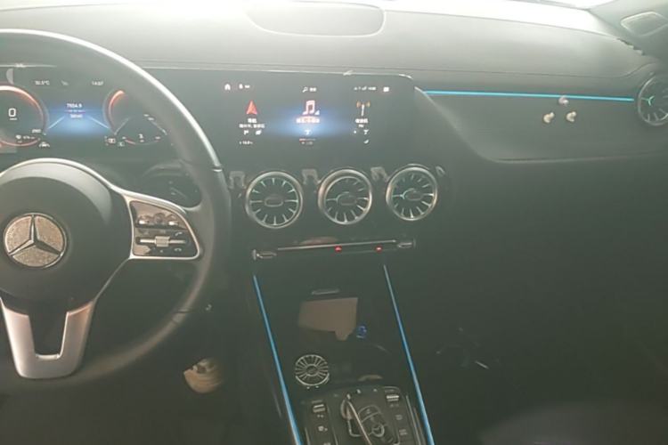 Used Mercedes-Benz GLA 2022 Facelifted GLA 200 Center Console