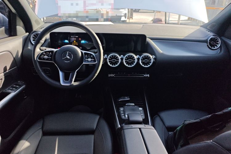 Used Mercedes-Benz GLA 2022 Facelifted GLA 200 Center Console