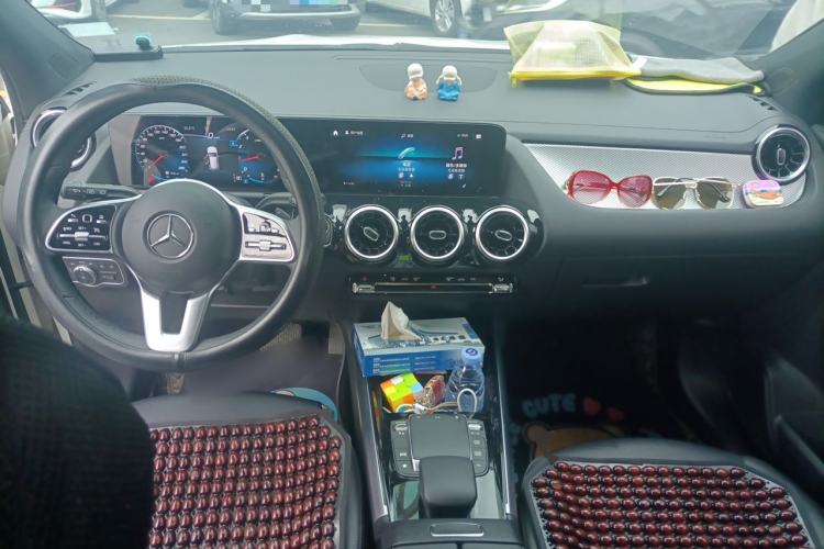 Used Mercedes-Benz GLA 2022 Facelifted GLA 200 Center Console