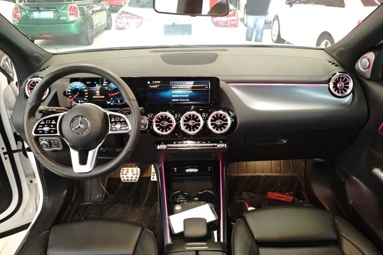 Used Mercedes-Benz GLA 2022 Facelifted GLA 200 Center Console