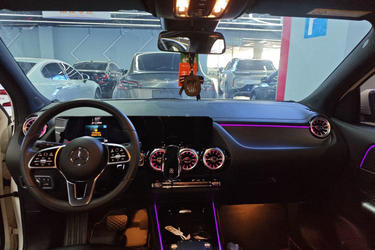 Used Mercedes-Benz GLA 2022 Second Facelift GLA 200 Center Console