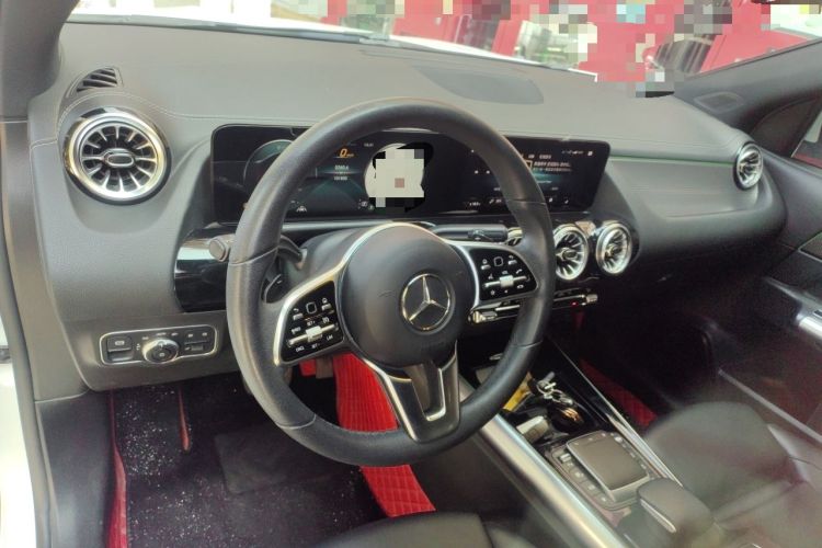 Used Mercedes-Benz GLA 2022 Facelifted GLA 200 Center Console