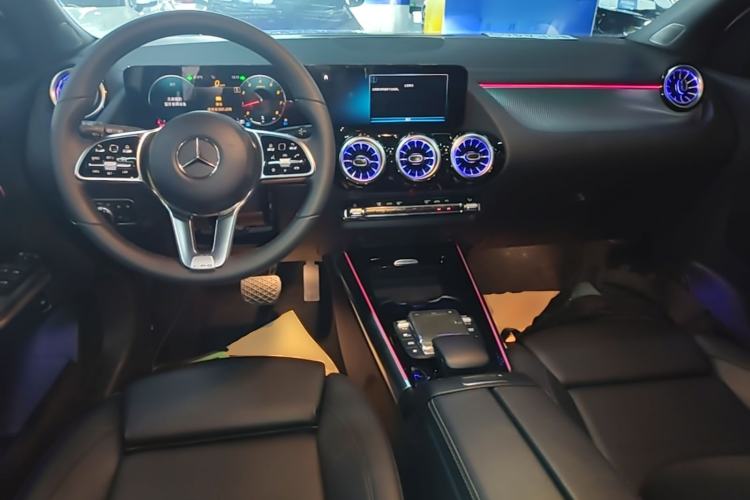 Used Mercedes-Benz GLA 2022 Facelifted GLA 200 Center Console