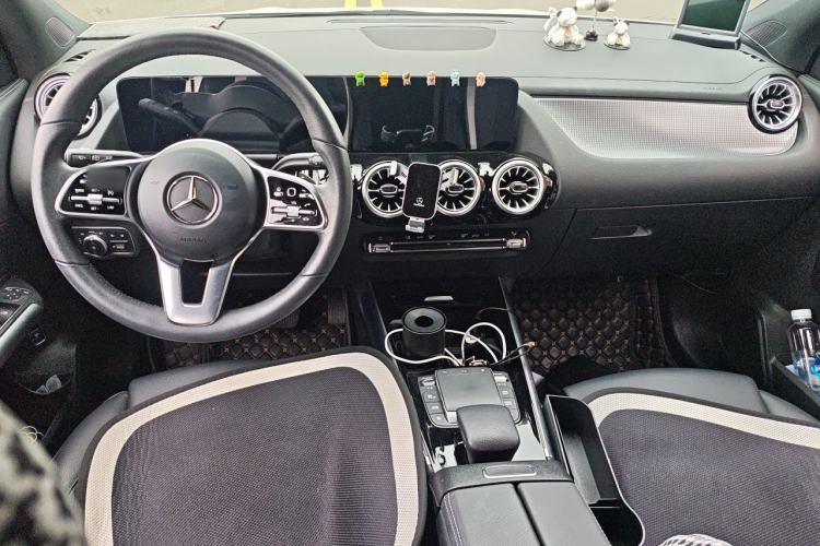 Used Mercedes-Benz GLA 2022 Facelifted GLA 200 Center Console