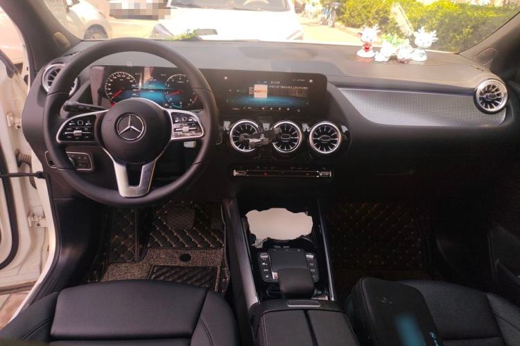 Used Mercedes-Benz GLA 2022 GLA 220 Center Console