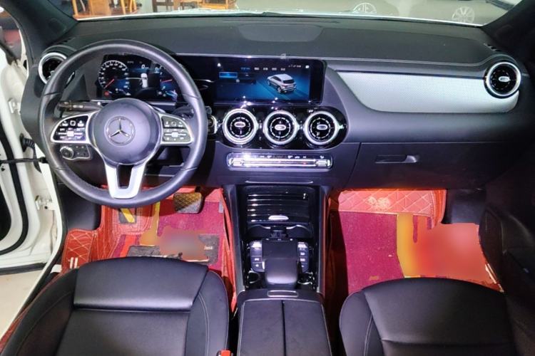 Used Mercedes-Benz GLA 2022 Second Facelift GLA 200 Center Console