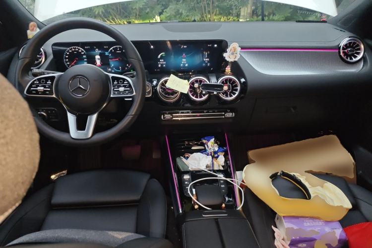 Used Mercedes-Benz GLA 2022 Second Facelift GLA 200 Center Console
