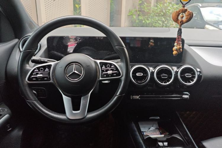 Used Mercedes-Benz GLA 2022 Facelifted GLA 180 Center Console
