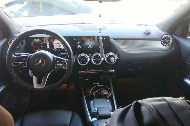 Used Mercedes-Benz GLA 2022 GLA 220 Center Console