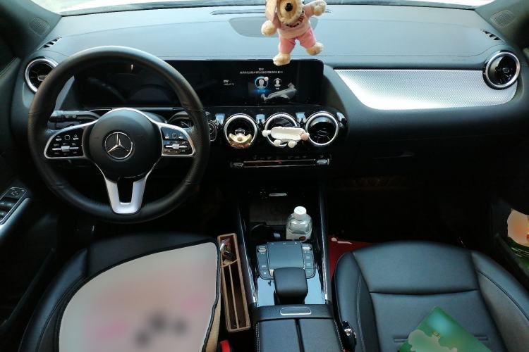 Used Mercedes-Benz GLA 2022 Second Facelift GLA 200 Center Console