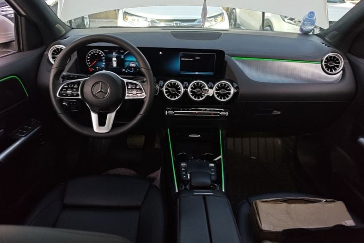 Used Mercedes-Benz GLA 2022 Facelifted GLA 200 Center Console