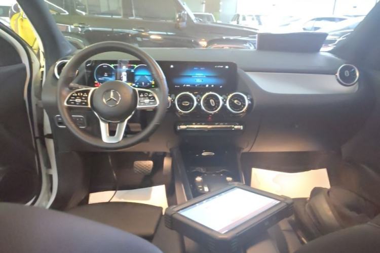 Used Mercedes-Benz GLA 2022 Second Facelift GLA 200 Center Console