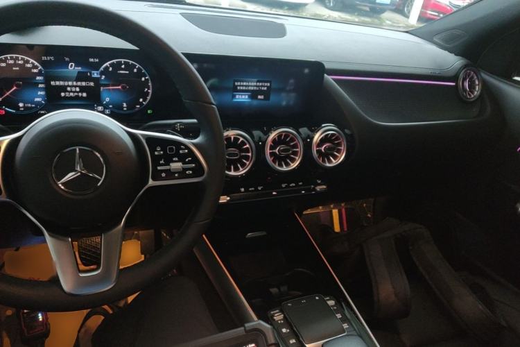 Used Mercedes-Benz GLA 2022 GLA 220 Center Console