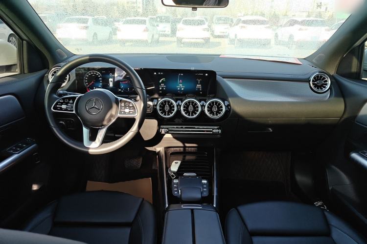 Used Mercedes-Benz GLA 2022 Facelifted GLA 200 Center Console