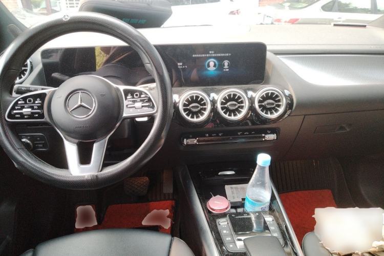 Used Mercedes-Benz GLA 2022 GLA 220 4MATIC Center Console