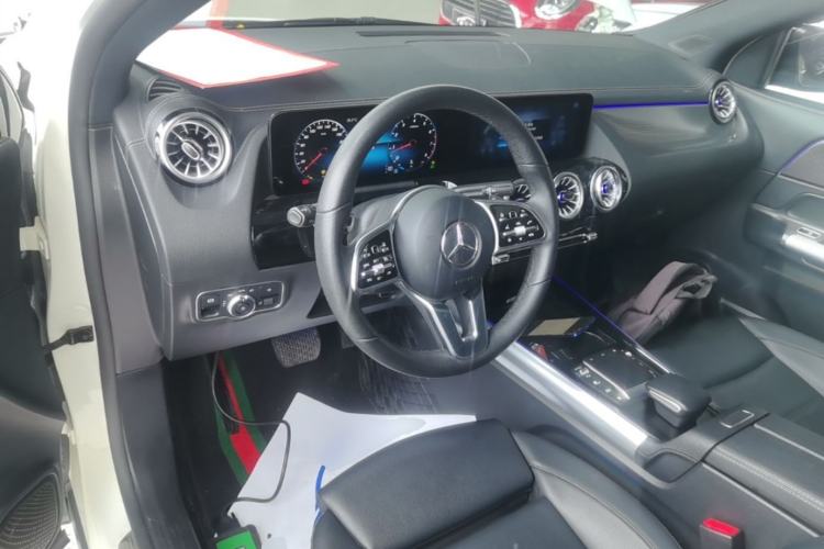 Used Mercedes-Benz GLA 2022 GLA 220 4MATIC Center Console