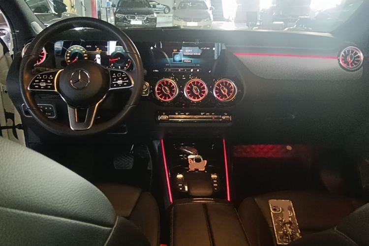 Used Mercedes-Benz GLA 2022 Second Facelift GLA 200 Center Console
