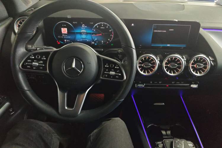 Used Mercedes-Benz GLA 2022 GLA 200 Center Console