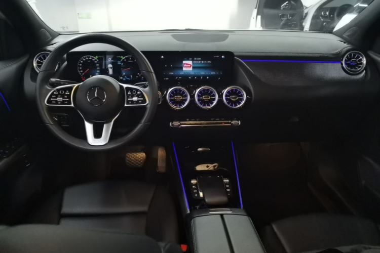 Used Mercedes-Benz GLA 2022 Facelifted GLA 200 Center Console