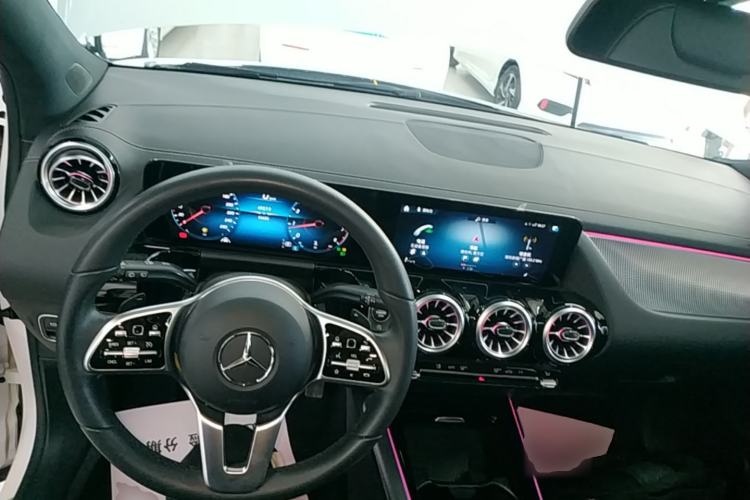 Used Mercedes-Benz GLA 2022 GLA 220 Center Console