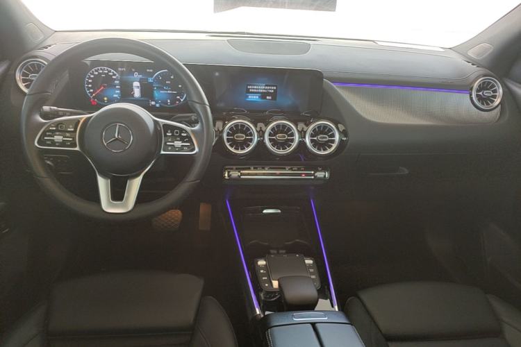 Used Mercedes-Benz GLA 2022 Facelifted GLA 200 Center Console
