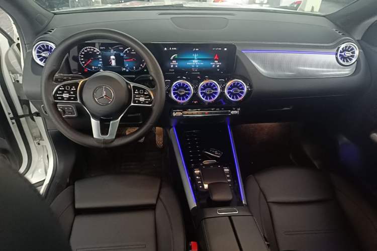 Used Mercedes-Benz GLA 2022 GLA 220 Center Console
