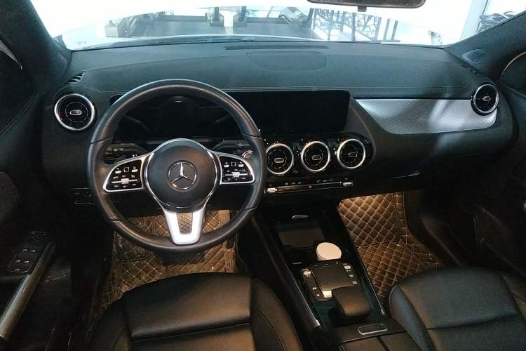 Used Mercedes-Benz GLA 2022 Second Facelift GLA 200 Center Console