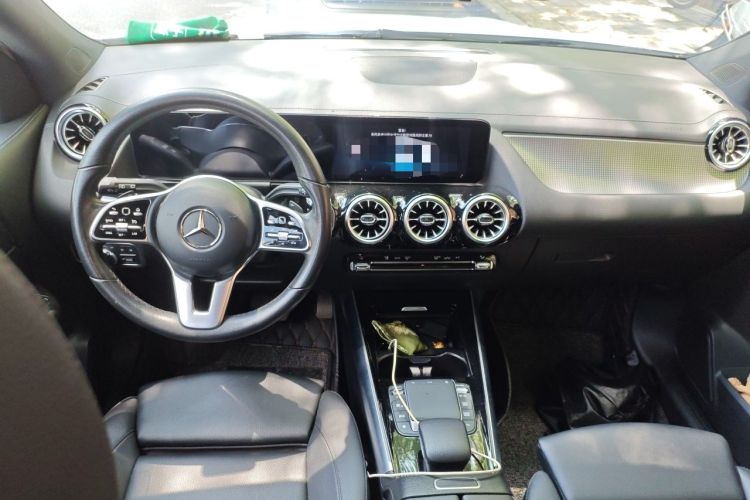 Used Mercedes-Benz GLA 2022 Facelifted GLA 200 Center Console
