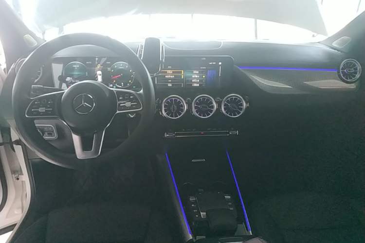 Used Mercedes-Benz GLA 2022 GLA 220 Center Console