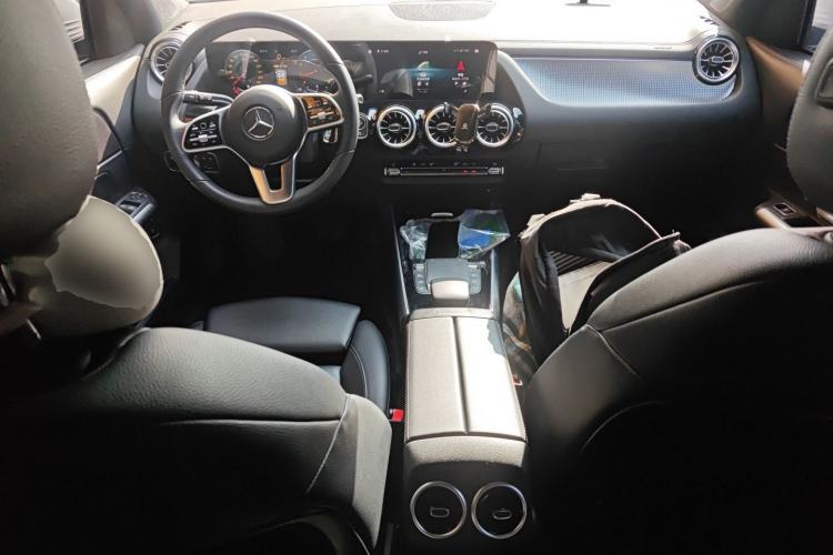 Used Mercedes-Benz GLA 2022 Facelifted GLA 200 Center Console