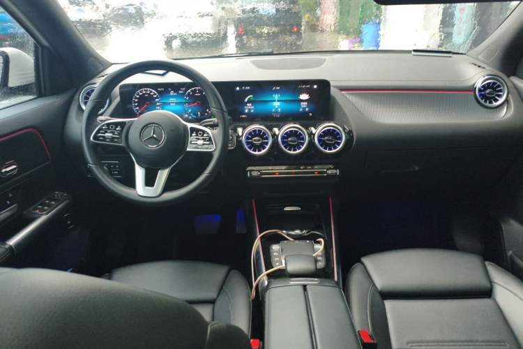 Used Mercedes-Benz GLA 2022 Facelifted GLA 200 Center Console