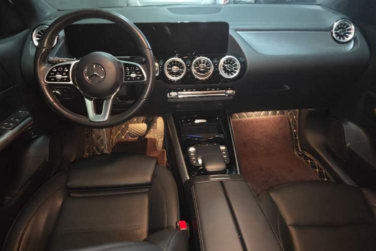 Used Mercedes-Benz GLA 2022 GLA 220 4MATIC Center Console