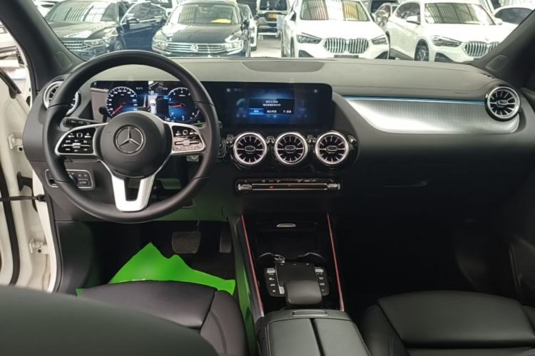 Used Mercedes-Benz GLA 2022 Facelifted GLA 200 Center Console